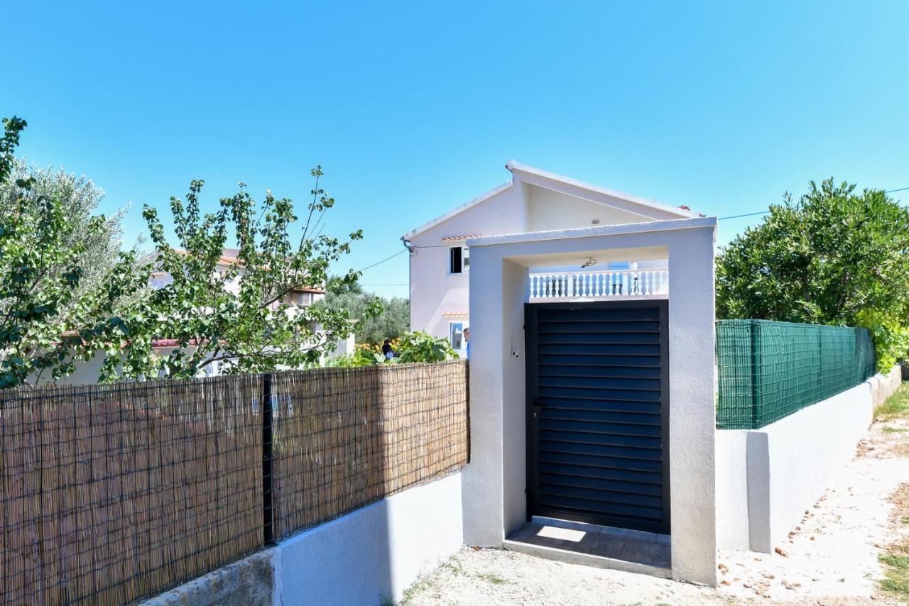 Pool House Luka Apartment Zadar Ngoại thất bức ảnh