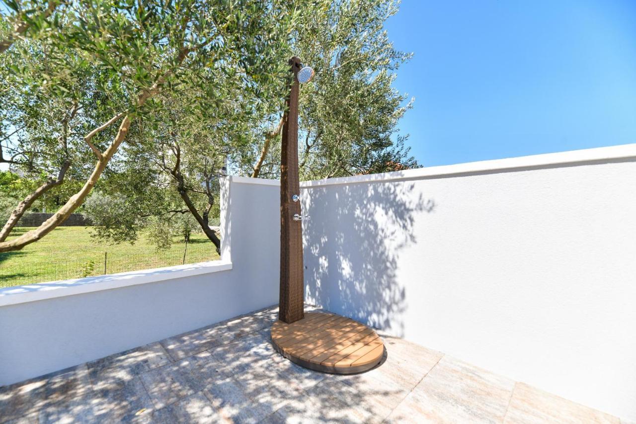 Pool House Luka Apartment Zadar Ngoại thất bức ảnh