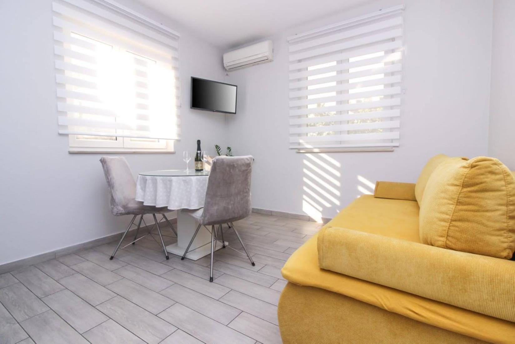 Pool House Luka Apartment Zadar Ngoại thất bức ảnh