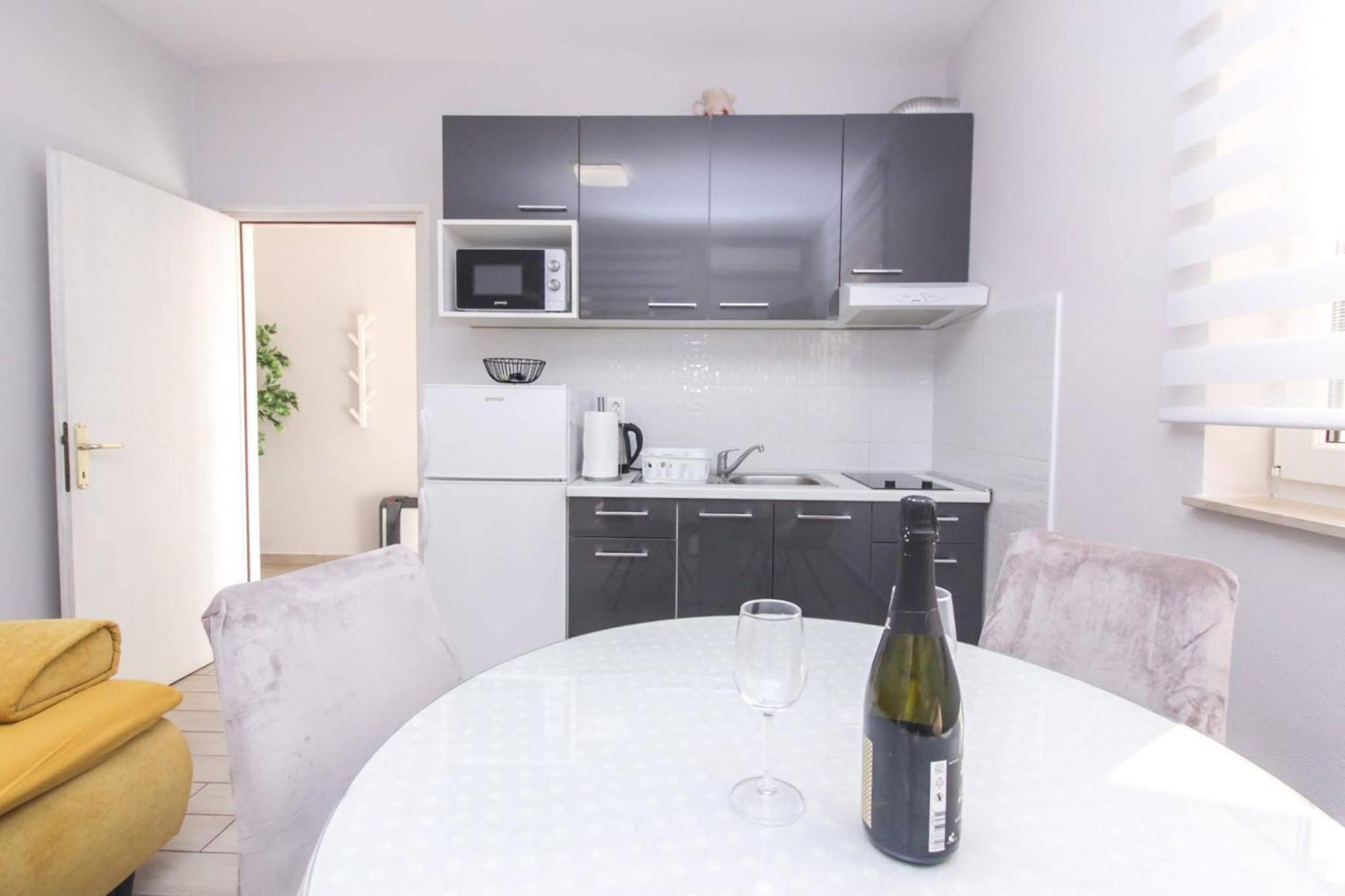 Pool House Luka Apartment Zadar Ngoại thất bức ảnh
