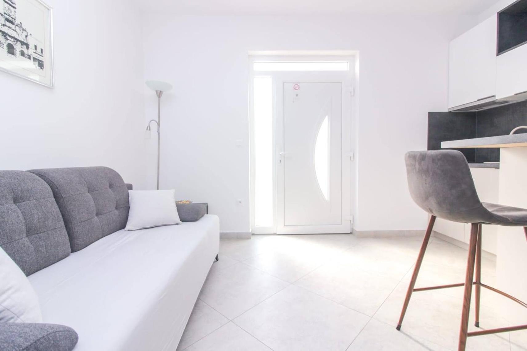 Pool House Luka Apartment Zadar Ngoại thất bức ảnh