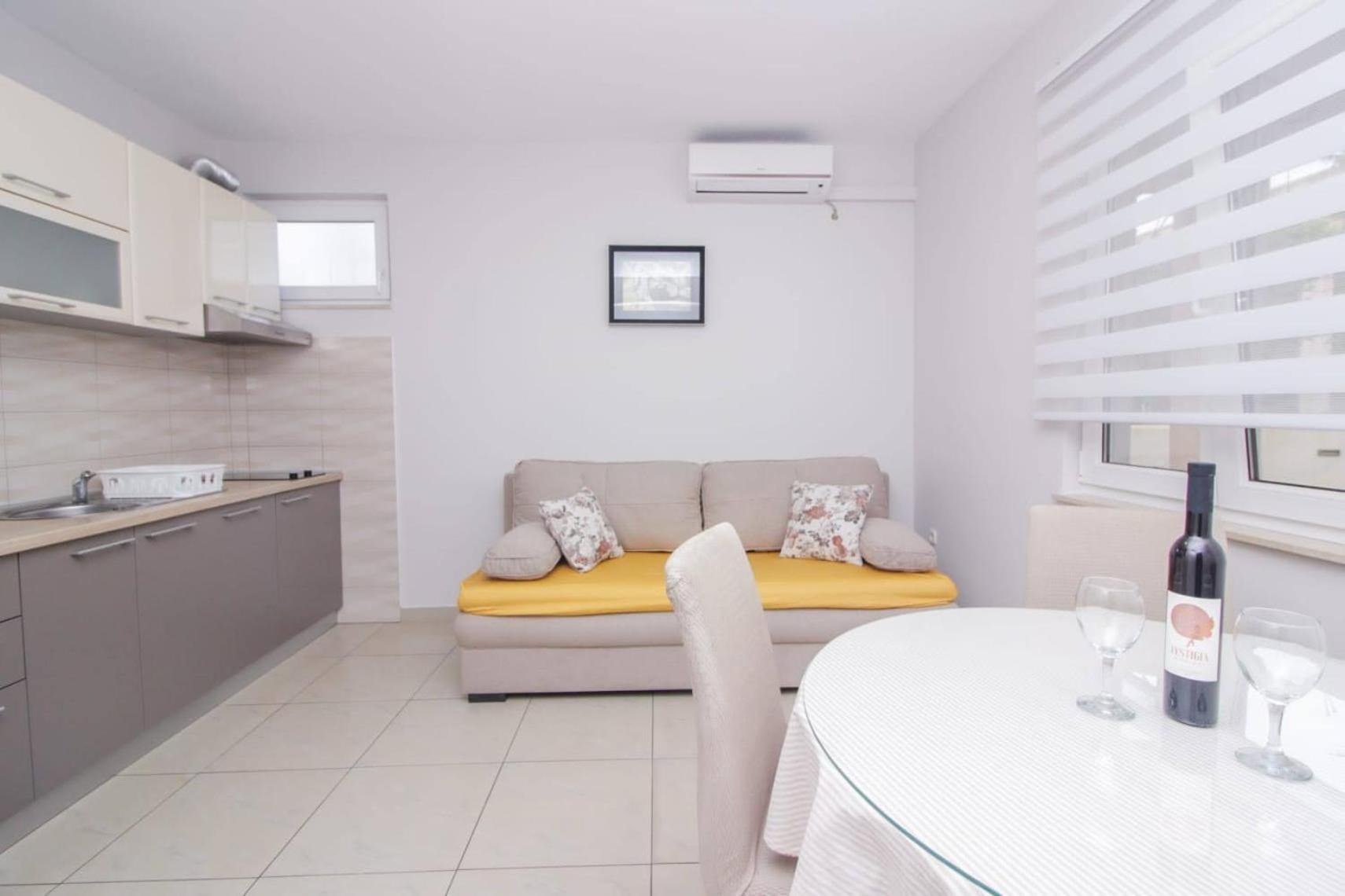 Pool House Luka Apartment Zadar Ngoại thất bức ảnh